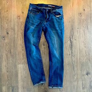 Izod Comfort Stretch straight fit jeans. 34x32.